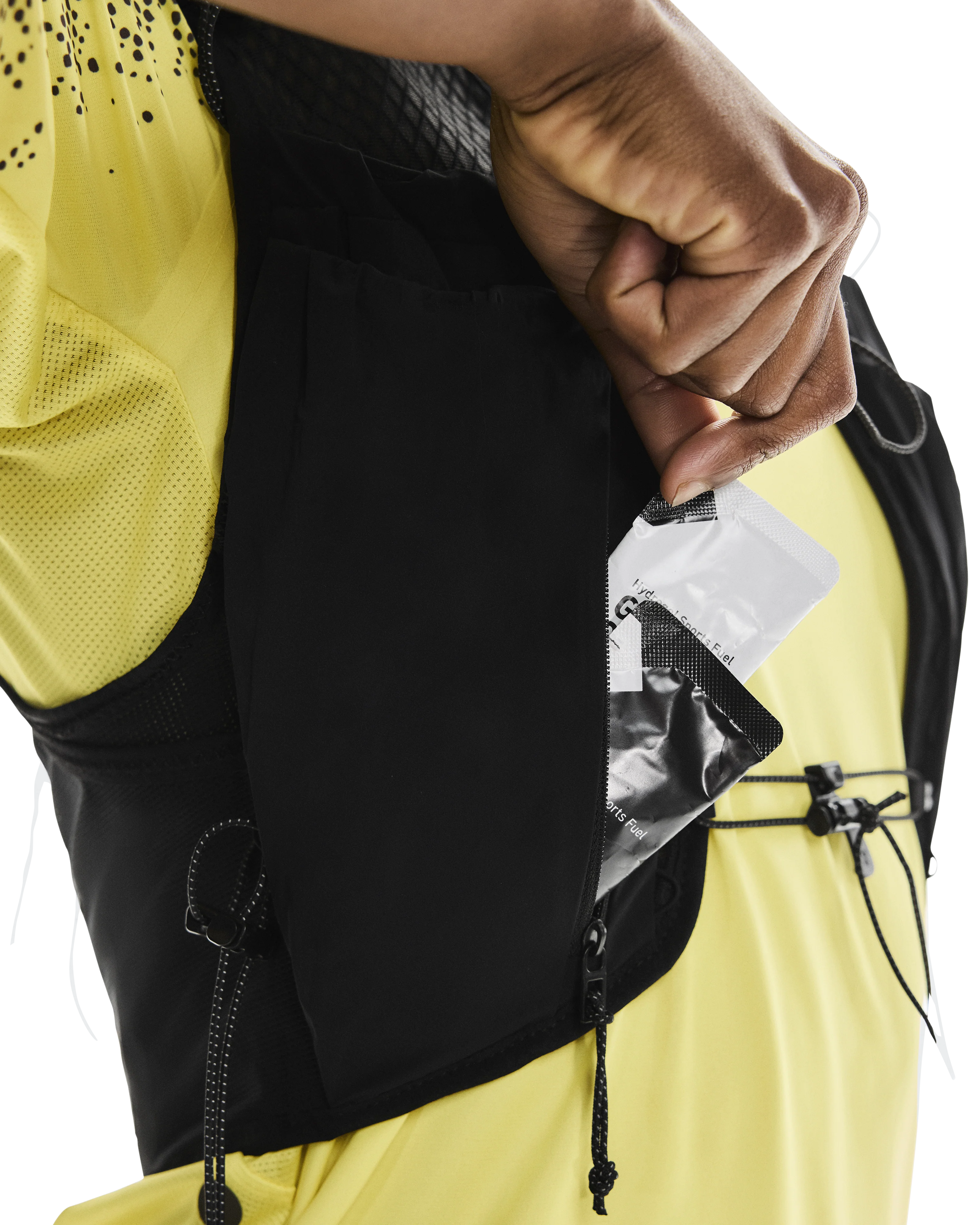 On Ultra Vest Pro Unisex - Black - Image 5