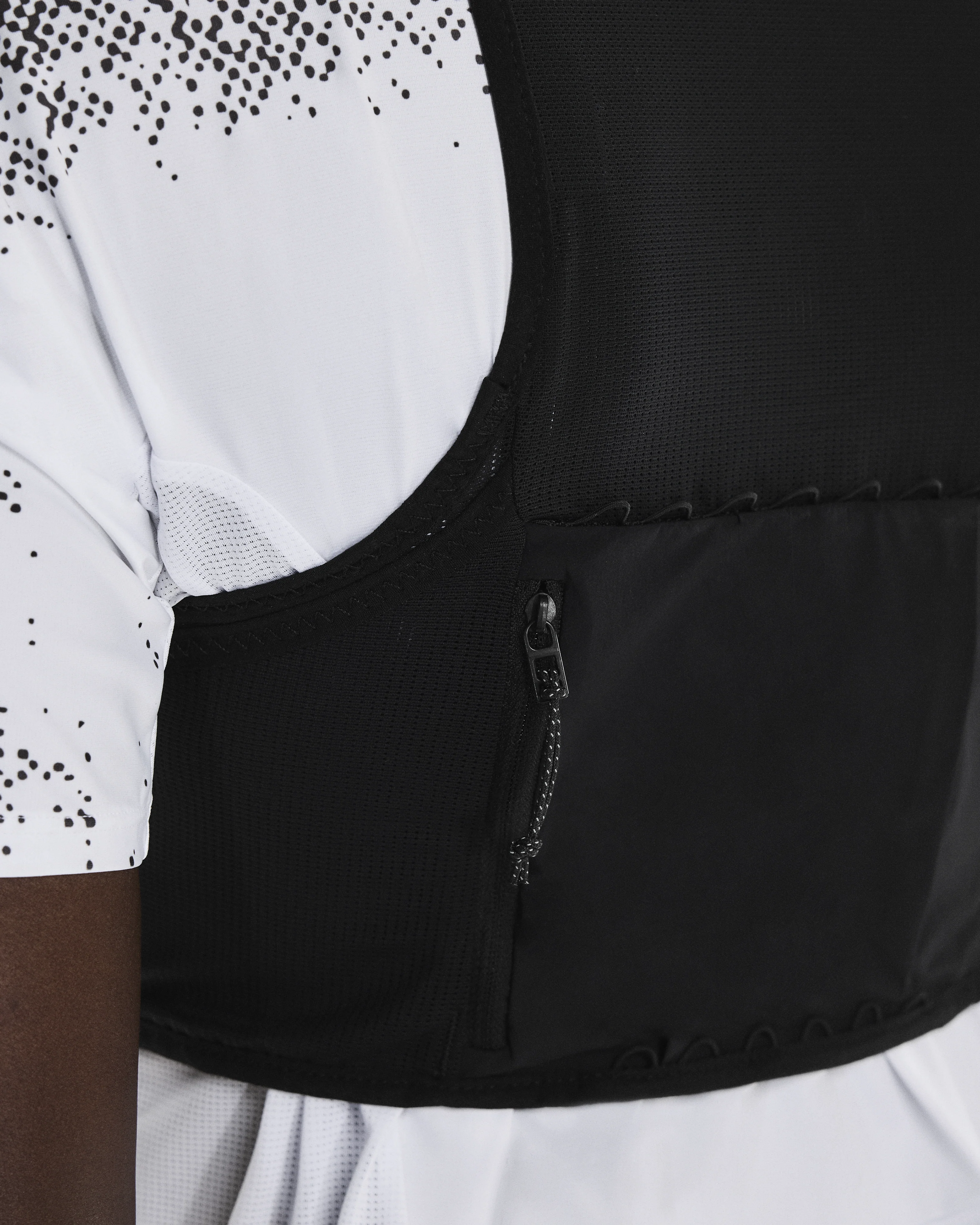 On Ultra Vest Pro Unisex - Black - Image 6