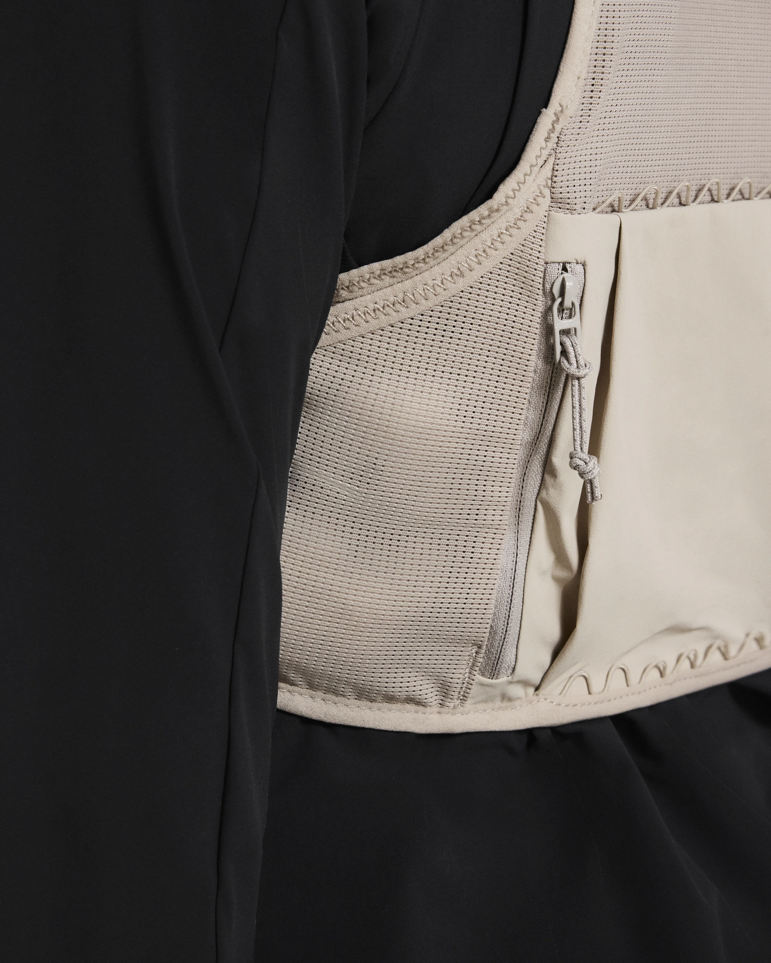 On Ultra Vest Pro Unisex - Fog - Image 7